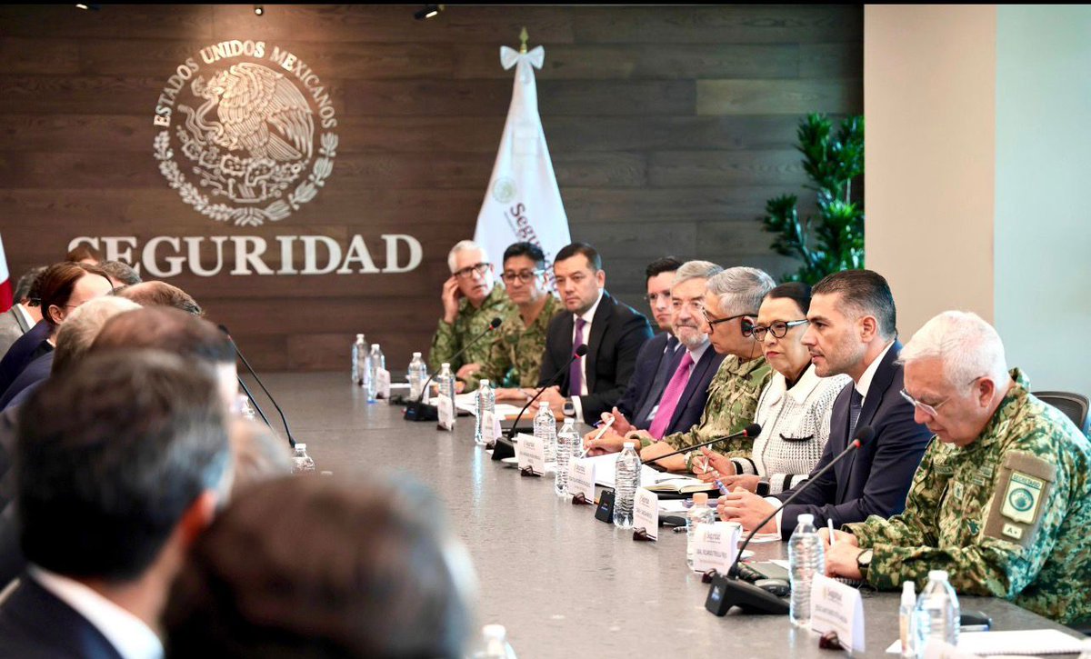 usecnetworkmag's tweet image. Por instrucción de la Presidenta @Claudiashein, coordinamos acciones de seguridad con la @FIFAWorldCup y autoridades de #CXMX, #Jalisco y #NuevoLeón para el Mundial 2026.

Continúa leyendo: tinyurl.com/yc4shnm7
#UsecNetwork #usecim