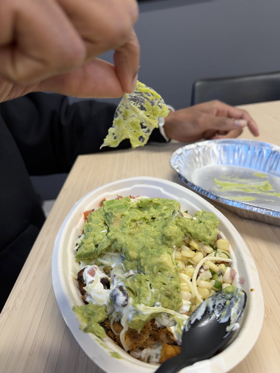 RobWayneThe3rd's tweet photo. @ChipotleTweets Chipotle, why did I open my bowl today to find plastic I could’ve choked on mixed inside of my guacamole???? This is a hazard and ruined my entire lunch today on a short break. https://t.co/15snTgmn2W
