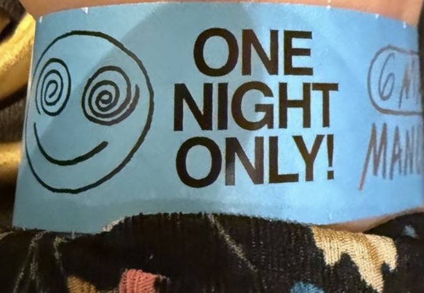 1D_Updates_BR's tweet image. Uma das pulseiras de identificação para o One Night Only do “Kiss All The Time. Disco, Occasionally.” hoje (06/03/2026) no Co-op Live em Manchester, na Inglaterra. 

#ONOManchester #OneNightOnlyManchester
#KATTDOManchester