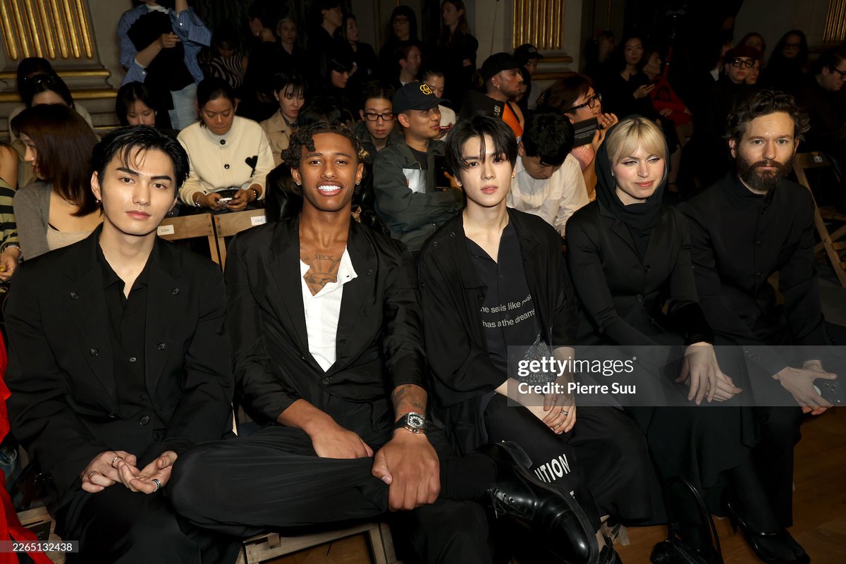 TrendyUpdate_th's tweet photo. หล่อ สะอาด นั่ง Front Row ✨
"น้องยอร์ช ยงศิลป์" เข้าร่วมชมโชว์ Yohji Yamamoto คอลเลกชั่น 'Autumn/Winter Collection 2026-27' ณ กรุงปารีส ประเทศฝรั่งเศษ 🇫🇷

YORCH PARIS FASHION WEEK
#POWYORCHxYohjiYamamoto
#YORCH_ParisFashionWeek 
#YohjiYamamoto 
#POW #YORCH 
#PFW26 https://t.co/sroFrYMOwO