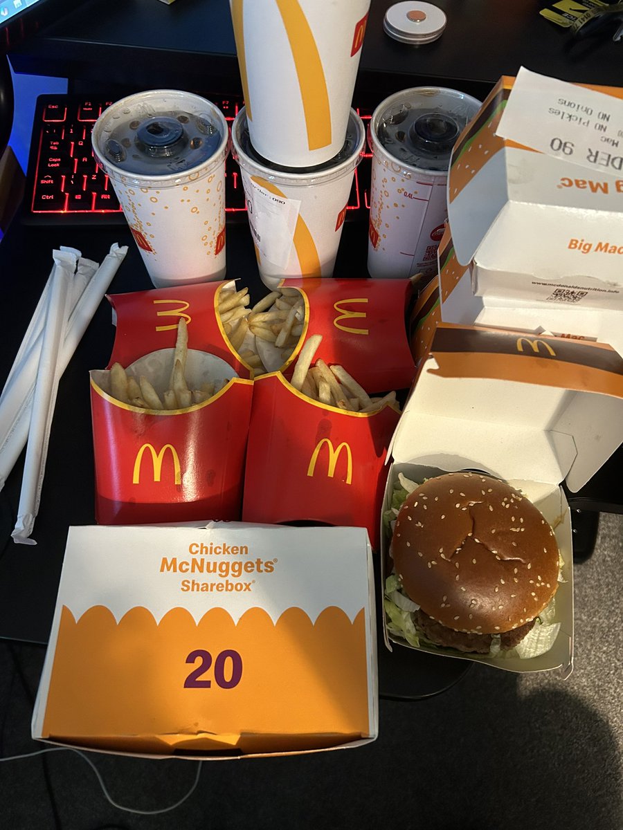 SuspiciouslyBlueFox tweet media