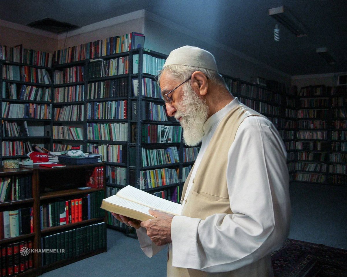 Hyder_Altamash's tweet photo. 🇮🇷 | For the first time, a picture of Shaheed Imam Sayyid Ali Khamenei (r) in his personal library has been published by his office.

🇮🇷 | पहली बार, शहीद इमाम सैय्यद अली खामेनेई (r) की पर्सनल लाइब्रेरी में लगी तस्वीर उनके ऑफिस ने पब्लिश की है। https://t.co/UhqLveTCMS