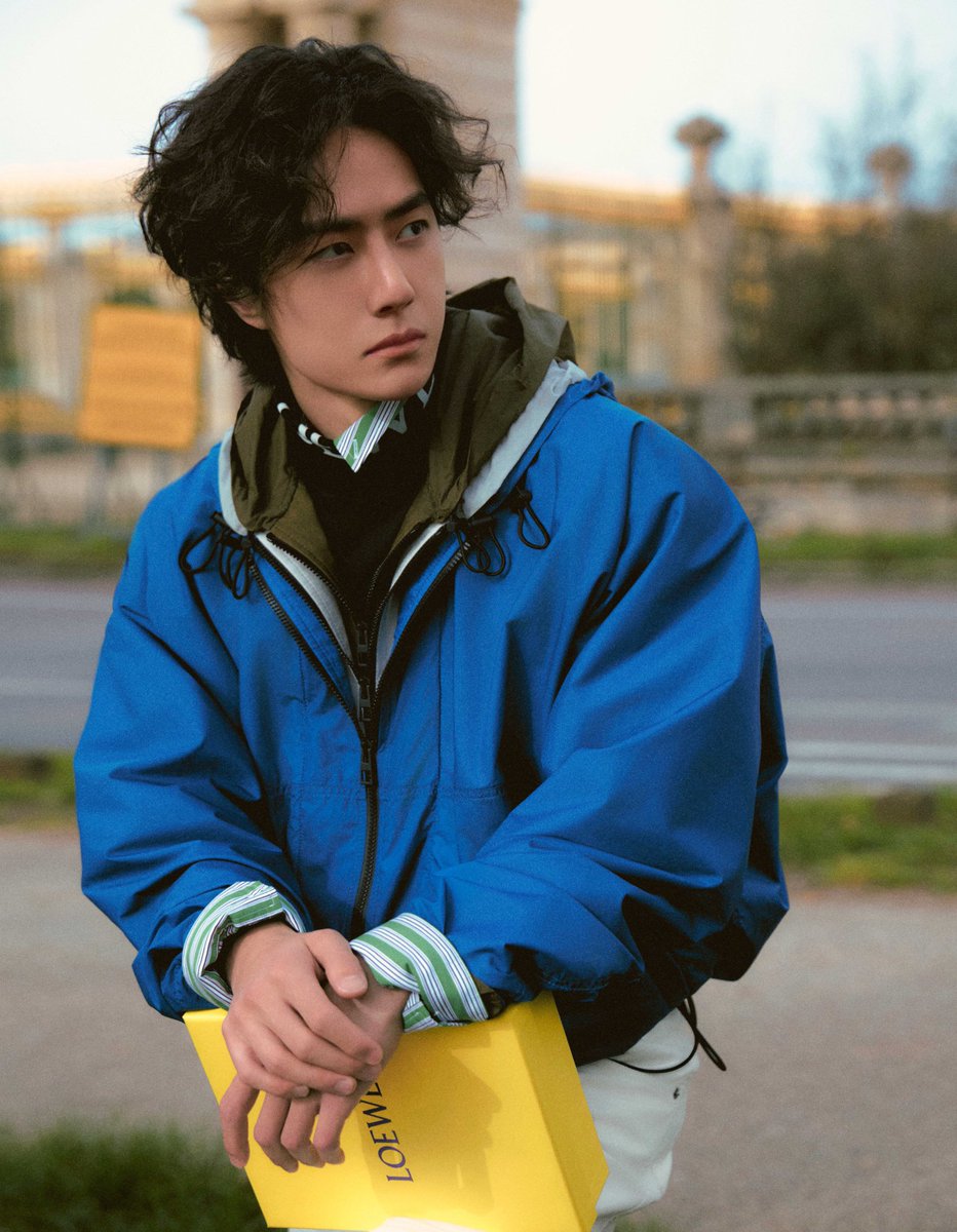 TheePopCore's tweet photo. Wang Yibo shines with his charming visuals for Loewe at Paris Fashion Week. https://t.co/p2zgMErrpS