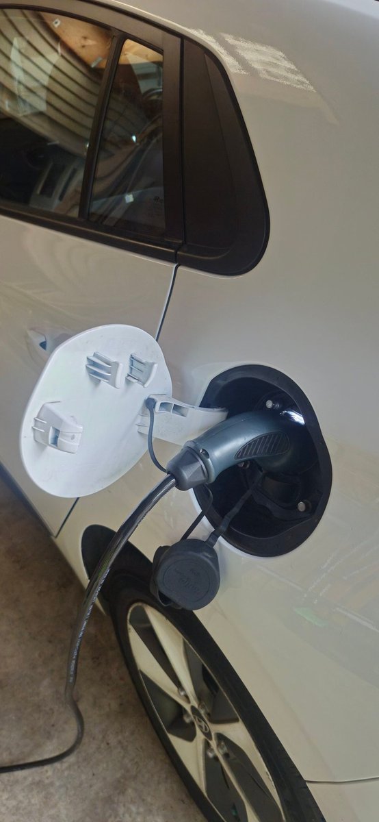 tim12rob's tweet photo. A good week to #ElectrifyEverything. Petrol stations, gas terminals, fuel crises? Not the future anyone needs. https://t.co/NnMHmFfMUA