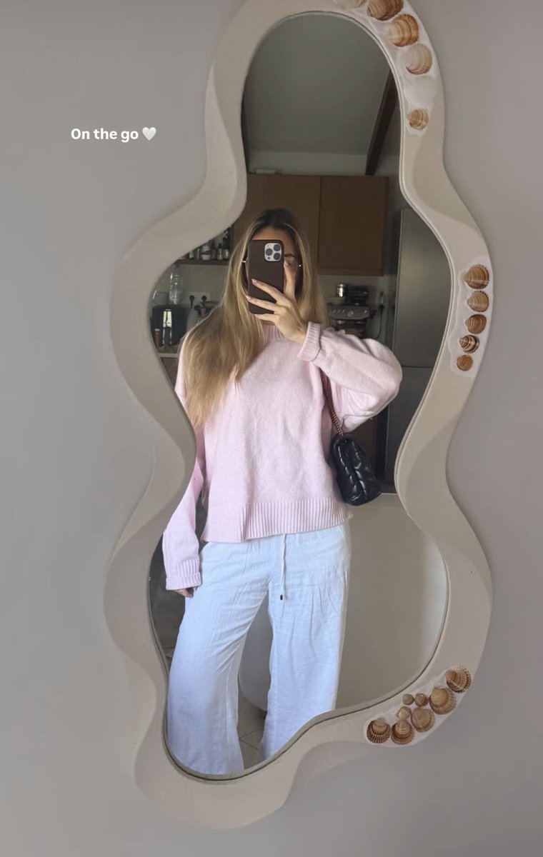 𝘼𝙪𝙜𝙪𝙨𝙩 𝙍𝙤𝙨𝘦 tweet media