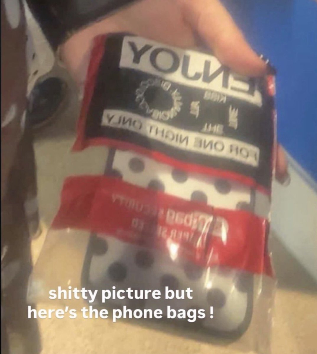 1D_Updates_BR's tweet image. A sacola onde os celulares deverão ser colocados para o One Night Only do “Kiss All The Time. Disco, Occasionally.” hoje (06/03/2026) no Co-op Live em Manchester, na Inglaterra. 

#ONOManchester #OneNightOnlyManchester
#KATTDOManchester