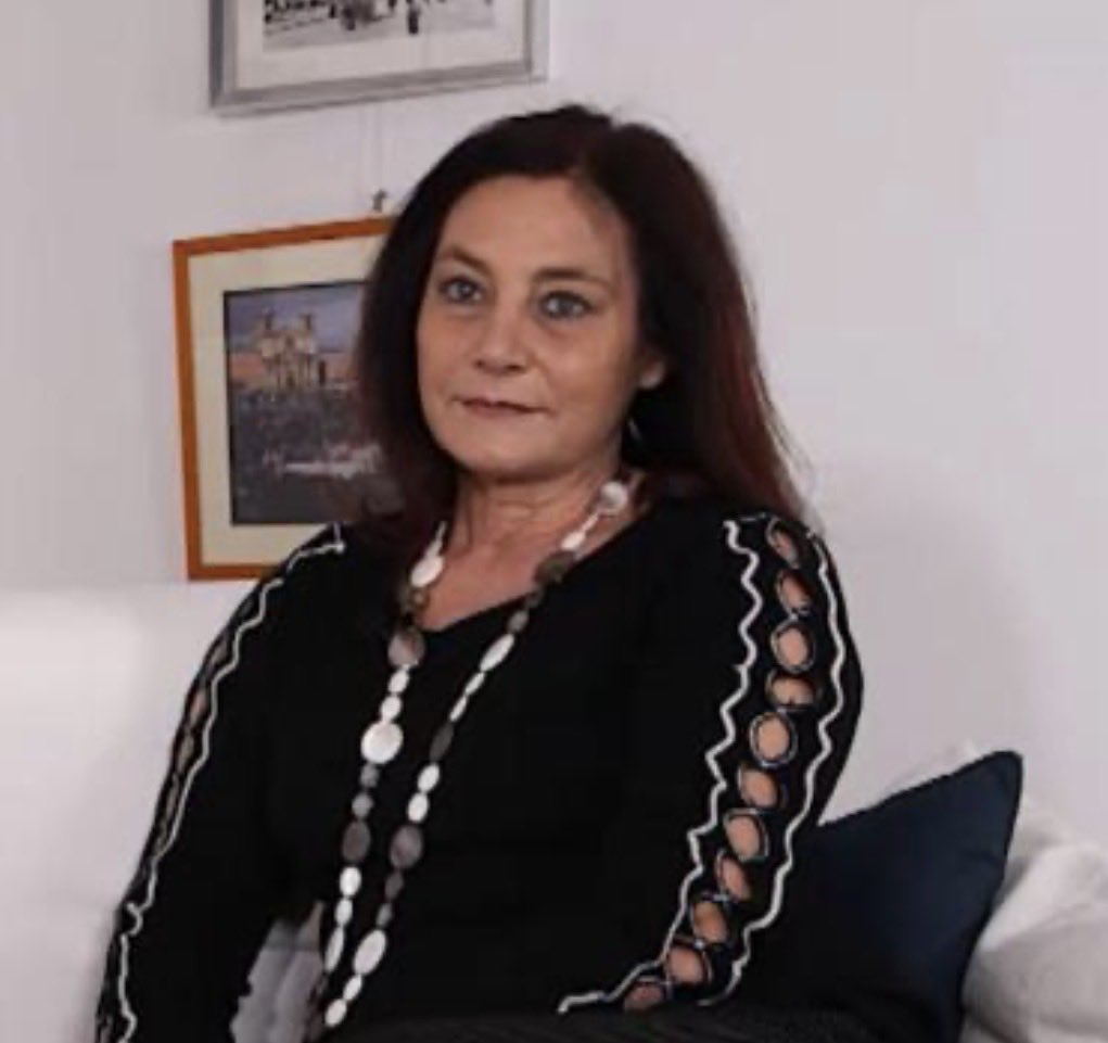 ArabaFenice23's tweet photo. Poi un giorno ti capiterà di incrociare le decisioni di Cecilia #Angrisano che ti toglierà figli o nipoti.
Se risulterà che ha sbagliato non risponderà dei suoi errori e quel giorno maledirai di aver votato NO.
#famiglianelbosco
#IoVotoSI https://t.co/FUiDSL32Gb