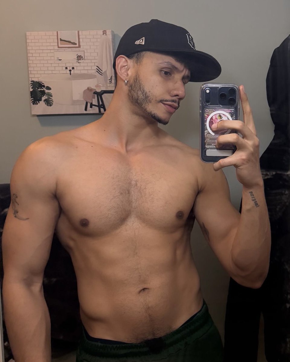 rxnny's tweet photo. chest getting there https://t.co/fZC0qaTbIs