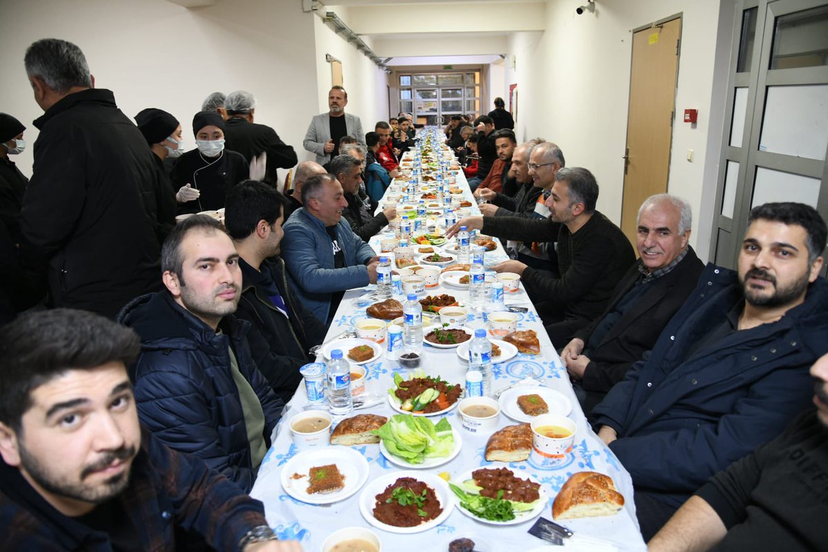 🌙 MAARİFİN KALBİNDE RAMAZAN BEREKETİ: BİRLİK VE BERABERLİK SOFRASI ✨
​İl Millî Eğitim Müdürlüğümüzce düzenlenen iftar programında, maarif ailemizin kıymetli üyeleriyle gönül soframızda bir araya geldik. 🤝
​İl Millî Eğitim Müdürümüz Sayın Behçet Bakır’ın ev sahipliğinde