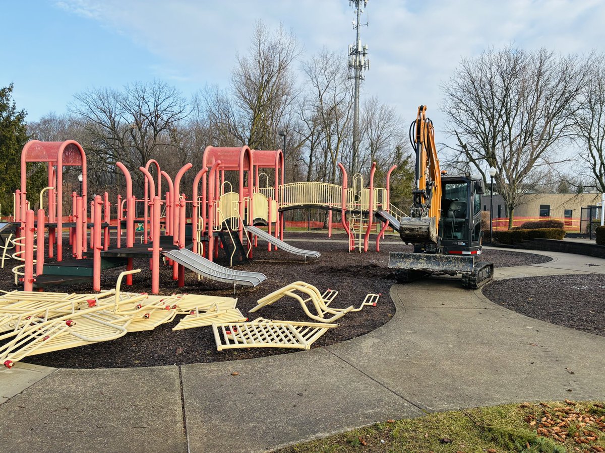 ParmaHts's tweet photo. Greenbrier Commons playground is currently closed for work on upgrades. π·ββοΈβ¨ Big changes are on the way! #ParmaHeights #GreenbrierCommons #PlaygroundUpgrade #CommunityFun #KidsPlay https://t.co/VHwpsD8ChV