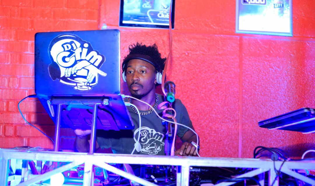 I came on the show with too much energy #ClubX <a href="/XfmUG/">94.8 XFM Today's Hit Music</a> #FridayVibes #Todayshitsmusic