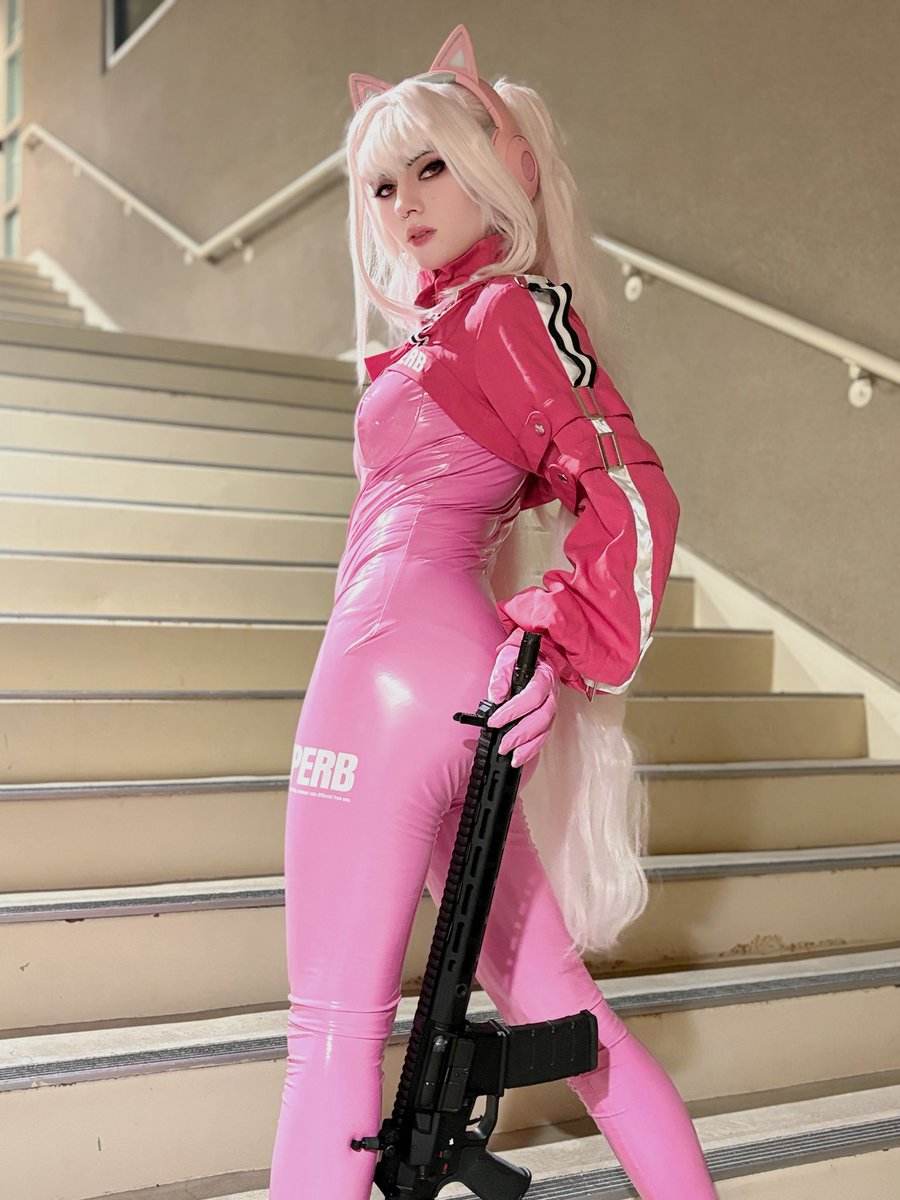 Moonlight__coz's tweet photo. Watch my back commander~
*
{@NIKKE_en }
*
#NIKKEcosplay #alice #NikkeGoddessofVictory #cosplay #cosplayergirl https://t.co/NXa7DYZhN6