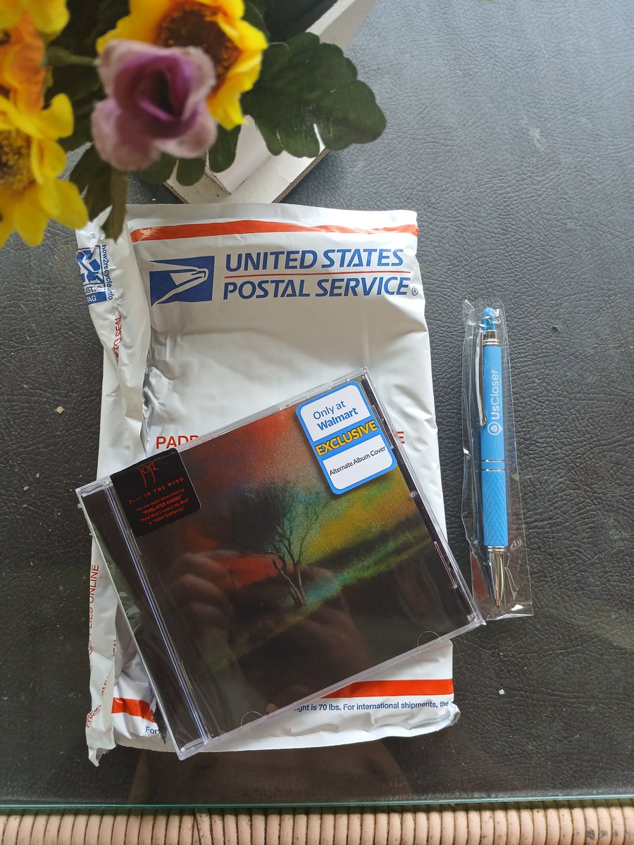 ZOARKPF's tweet photo. my CD arrived. thanks @us_closer #Walmart #Joji https://t.co/hw7nd9MED2