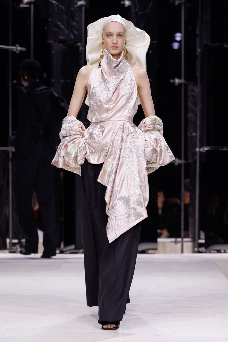 saintdoII's tweet photo. givenchy fall 2026 rtw by sarah burton. we just got a glimpse at one of the looks at the oscars this month https://t.co/GfbFtlq6qt