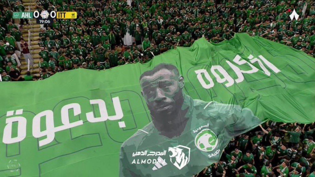 خلعة الديري على طريقة الملوك 💚

الله يشافيه ويشافي جميع مرضى المسلمين

 #الاهلي_الاتحاد