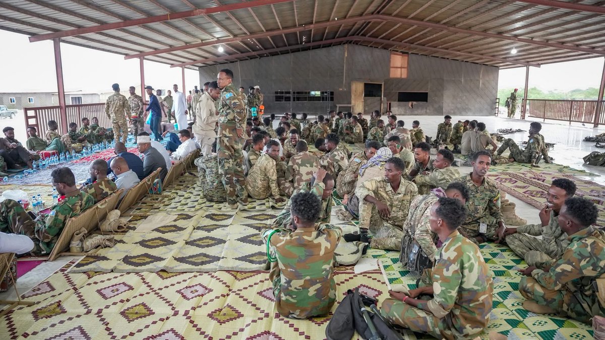 The Minister of Defence, H.E. Ahmed Moallim Fiqi, accompanied by the State Minister of Defence, Honourable Omar Ali Abdi, today joined units of the Somali National Armed Forces for iftar, commending them for their dedication in fulfilling their duty to safeguard national security