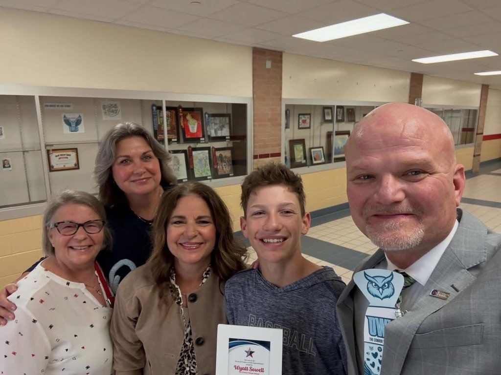 VirtualCISD's tweet photo. A big shout out to our three Texas Standard Award winners at The Conroe Virtual School! Student: Wyatt Sowell, Teacher:  Mr. Arturo Gutierrez, and Paraprofessional: Ms. Venus Sessions 💙💙💙 https://t.co/qAowpf7rZz