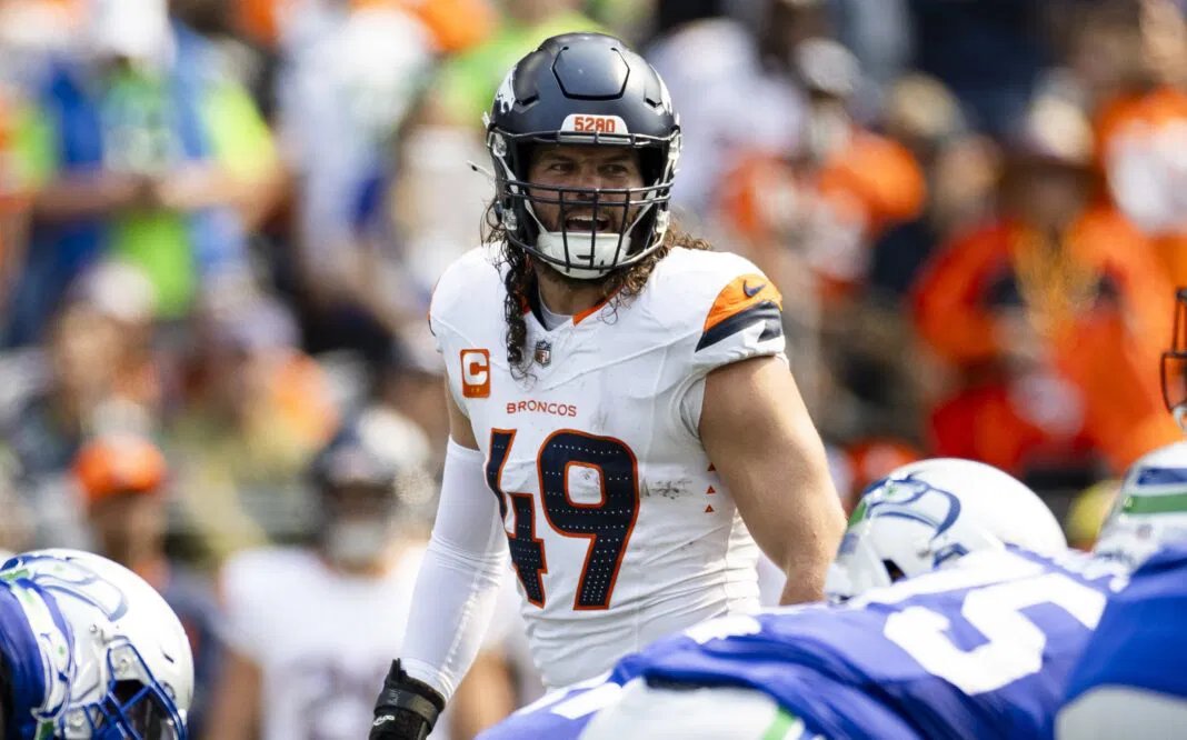 3DownNation's tweet image. Former CFL player Alex Singleton receiving NFL’s Ed Block Courage Award with Denver Broncos

3downnation.com/2026/03/06/for…

#CFL #Stampeders #TogetherWeRide #NFL #Broncos #BroncosCountry #EdBlockCourageAward