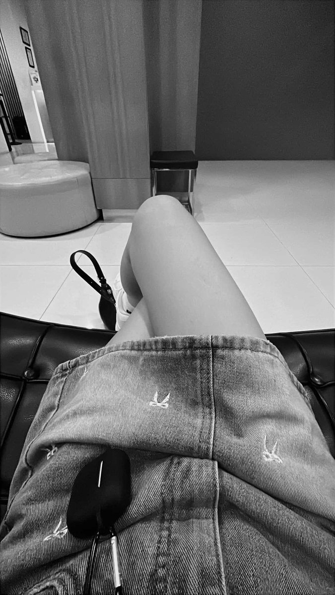 marchaeng's tweet photo. wow ternyata demen foto half body doang https://t.co/KwX4IidJQq