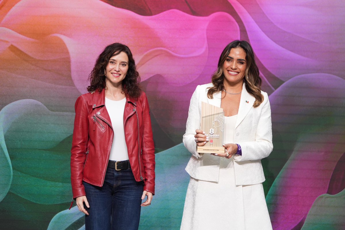 Dúo de chingonas hoy:

<a href="/IdiazAyuso/">Isabel Díaz Ayuso</a> 🇪🇸 y <a href="/AlessandraRdlv/">Alessandra Rojo de la Vega</a> 🇲🇽

Dos liderazgos que todavía tienen cita con la historia.