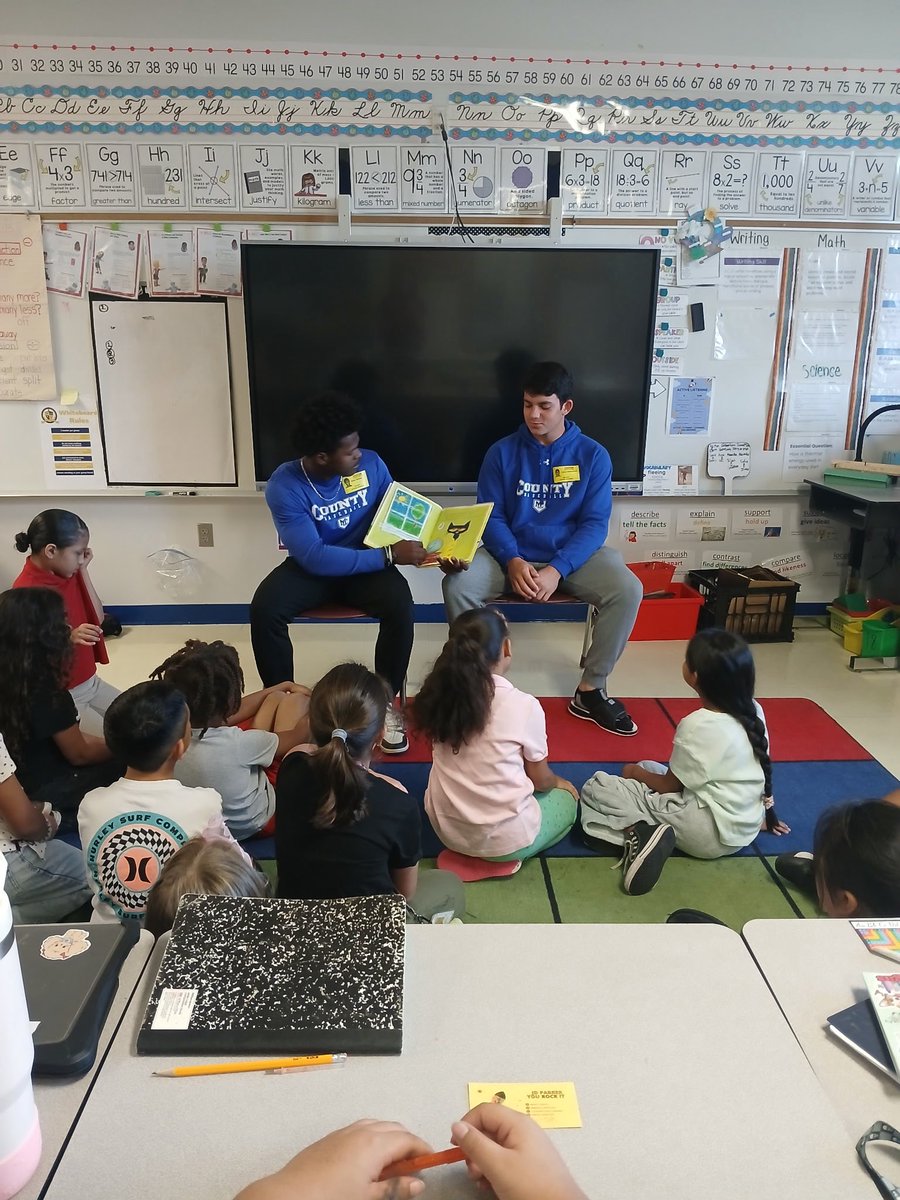 MCSDFlorida's tweet image. Tigers &amp;amp; Rockets teamed up for a reading home run! ⚾️📚 @MartinCountyHi1 baseball players joined students at J.D. Parker Elementary during #ReadAcrossAmericaWeek—showing leadership in the classroom and beyond.

#ALLINMartin👊
