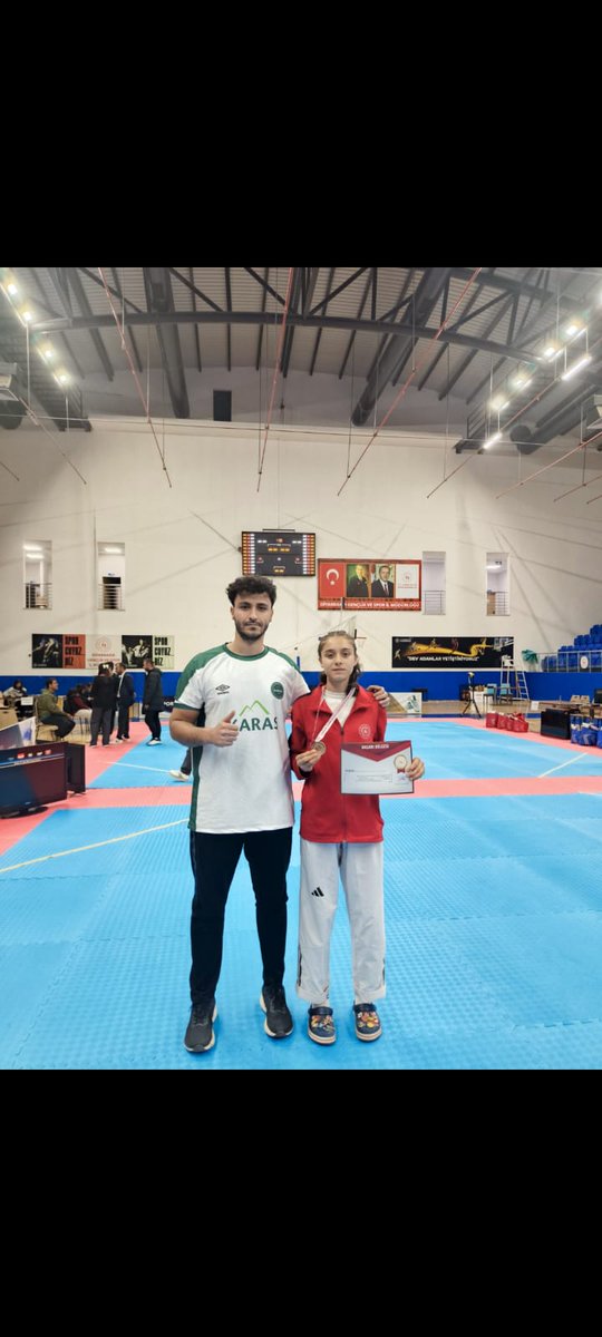 KARAS ( KARACADAĞ SPOR ) 
6–8 Mart tarihleri arasında Diyarbakır’da düzenlenen Okul Sporları Taekwondo Bölge Şampiyonası’nın ilk gününde sporcumuz Yaşanur Yıldız, 46 kilo kategorisinde büyük bir başarıya imza atarak bölge şampiyonu olmuştur. 
Sporcumuzu tebrik ediyor, bu başarıda