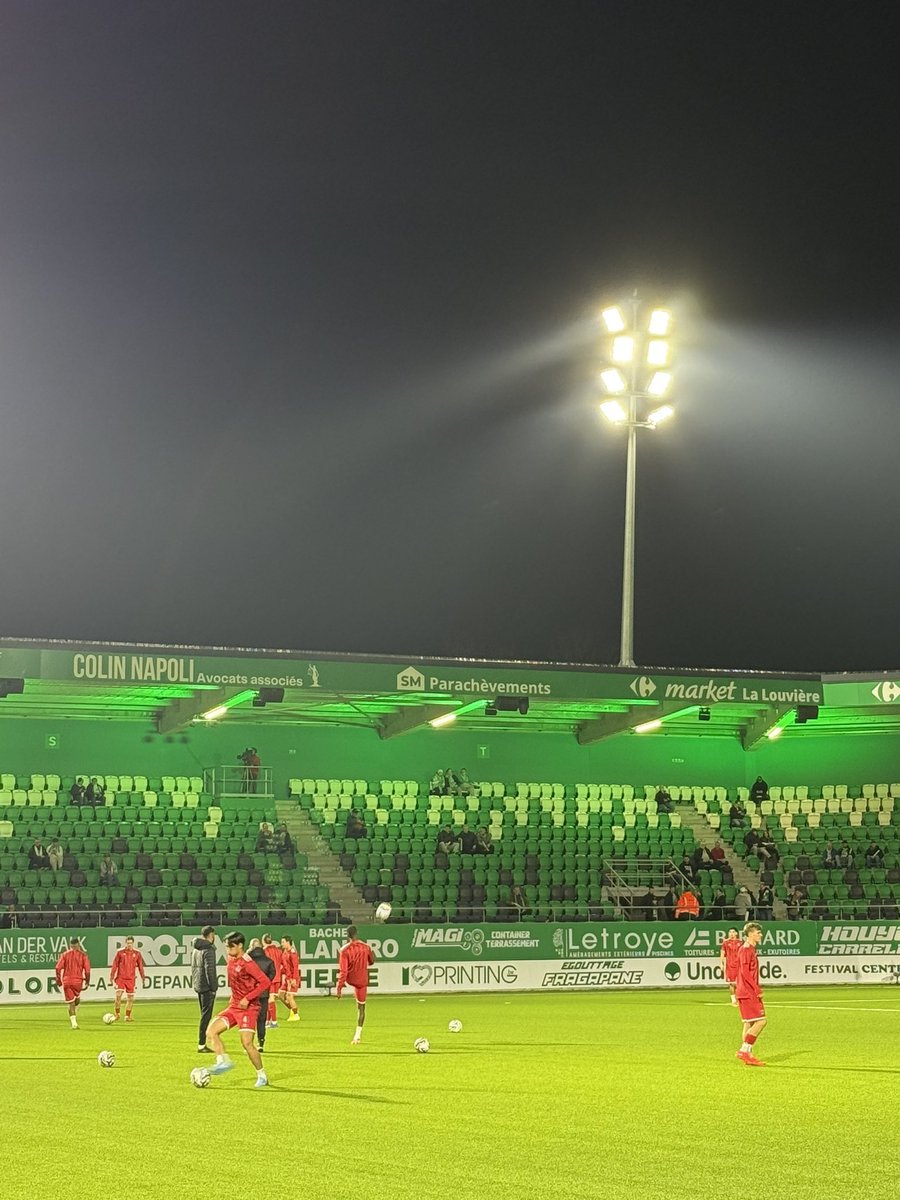 Op bezoek bij de 🐺
#RAALAntwerp #ralant 🔴⚪️
#jpl ⚽️