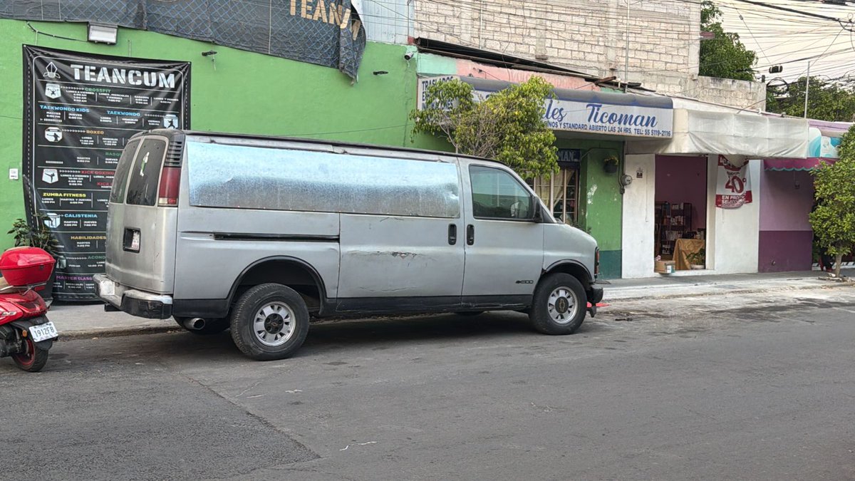 OnTimeCorpo's tweet photo. Seguimos esperando que tránsito de  @UCS_GCDMX, @SSC_CDMX hagan algo con la camioneta que es un riesgo para las y los estudiantes, cuántos desaparecidos más queremos, en esa camioneta se suben a tomar y drogar. 

Bandera 86 Col. Purísima Ticoman, ALCALDIA GAM 07010 esq P. Ayutla https://t.co/ys2pDyDiT0