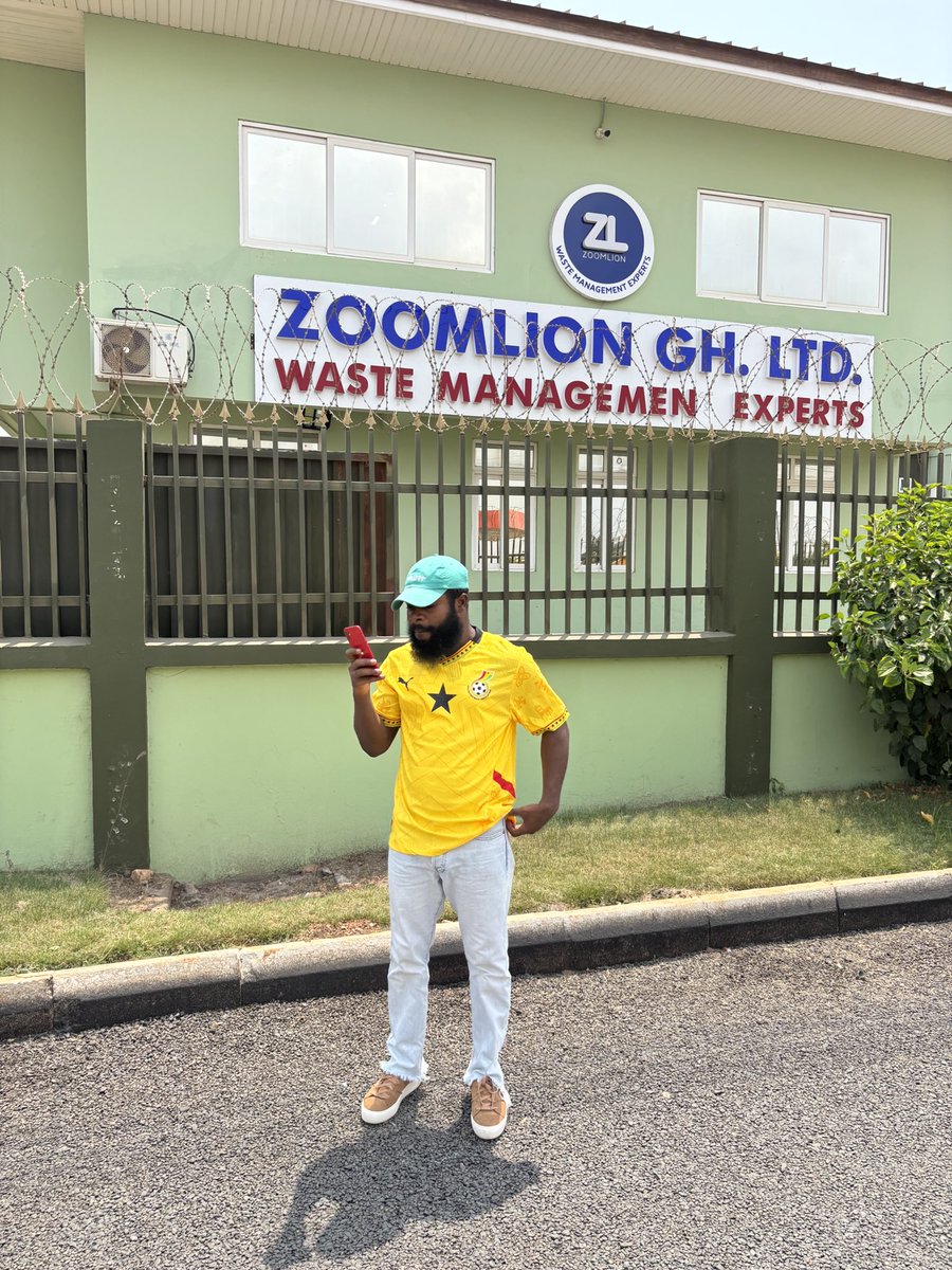 AmeyawBulldoc's tweet photo. Your Ghanaian beard &amp; hairline plug. 

Serving Ghana and beyond 🇬🇭. https://t.co/K4aMfn0stI