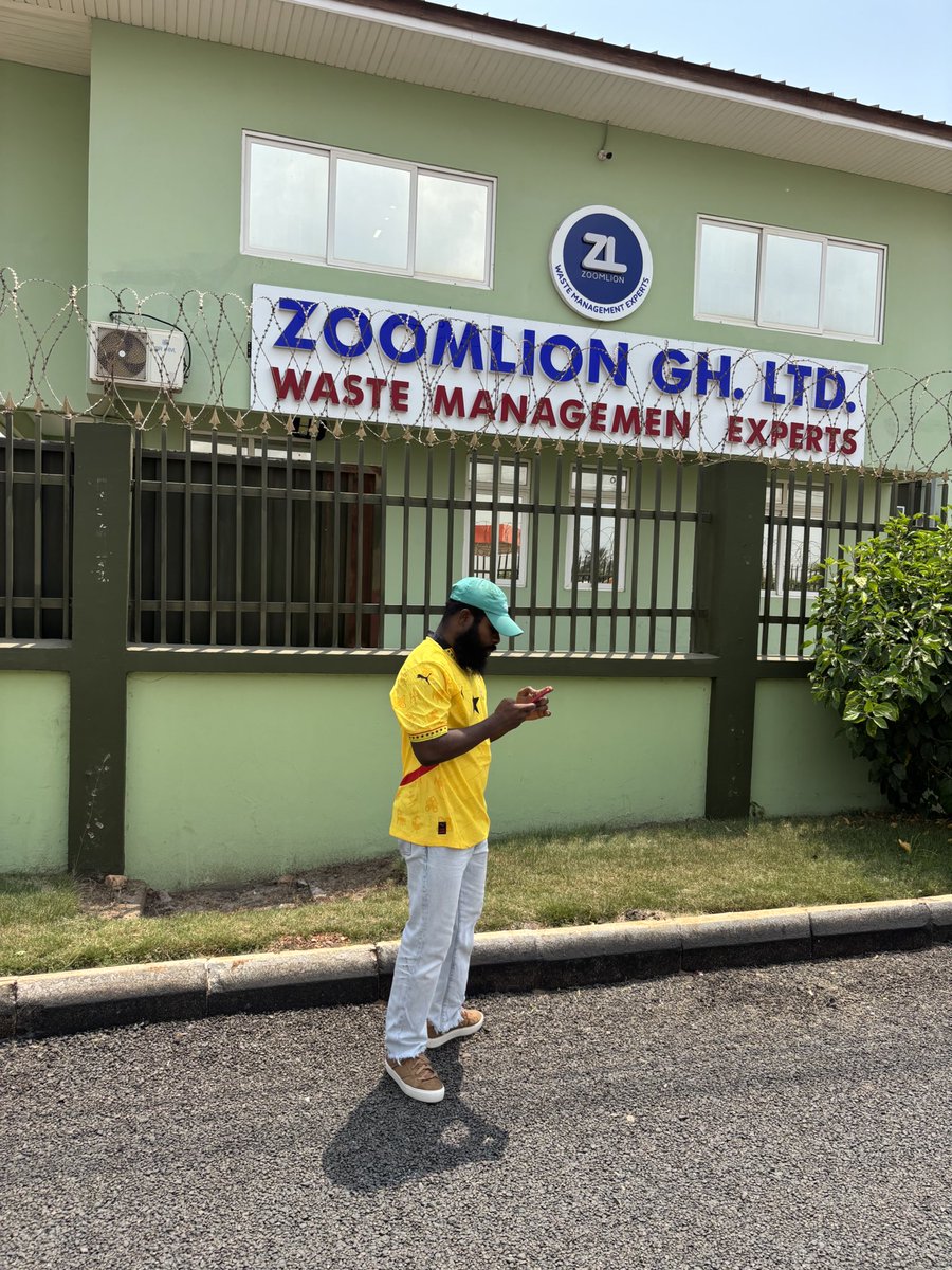 AmeyawBulldoc's tweet photo. Your Ghanaian beard &amp; hairline plug. 

Serving Ghana and beyond 🇬🇭. https://t.co/K4aMfn0stI