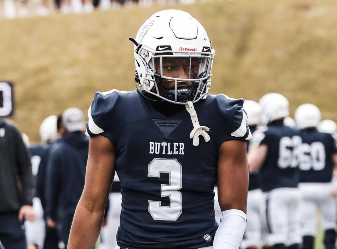 aidanhiggins0's tweet photo. Thank you @CoachCos16 for the spring game/spring practice invites! I’ve heard a lot of great things about the school and the program, can’t wait to get up there and check it out for myself https://t.co/DnfF24ArB1
