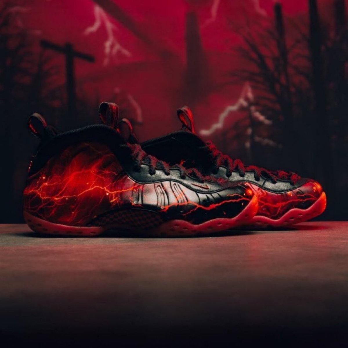 SNKR_TWITR tweet media