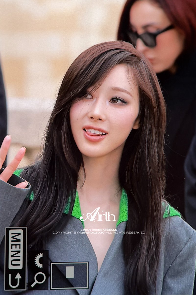 𝐝𝐚𝐢𝐥𝐲 𝐆𝐢𝐬𝐞𝐥𝐥𝐞 • tweet media