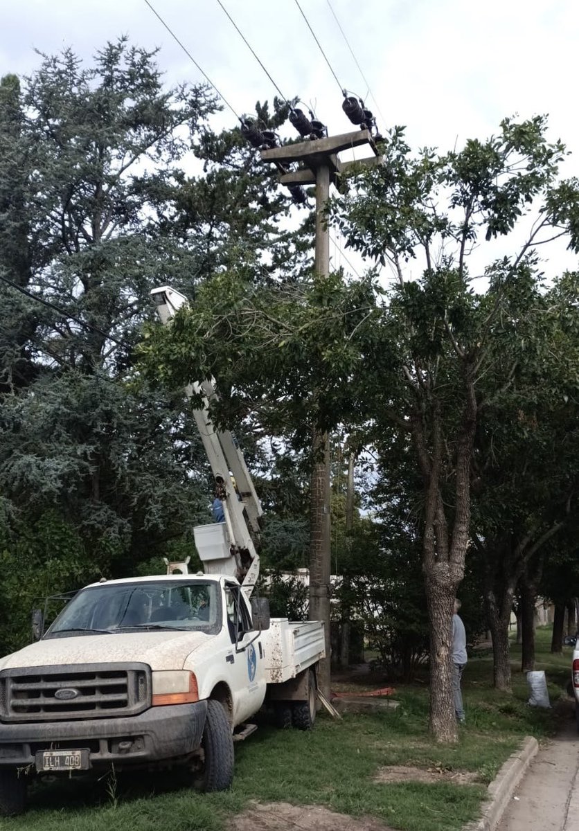 Durante la tormenta la infraestructura de nuestra localidad no sufrió daños La salida de servicio por las cuales nos abastece EPE provocaron un corte del servicio por casi 20 hs. Junto a EPE y las coop. de Mugueta y Bigand logramos superar el problema con una conexión alternativa