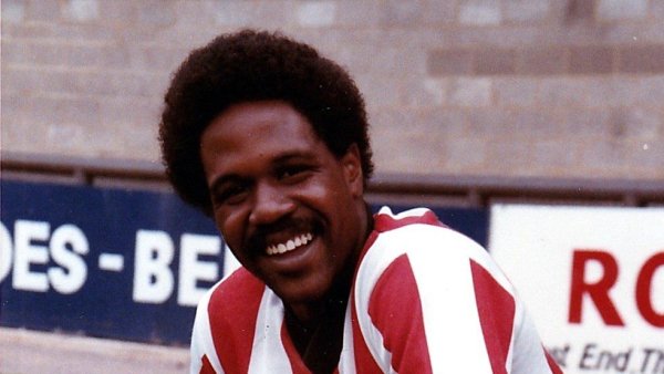 thesoccerdemic's tweet photo. #OnThisDay in 1960 Francis🕊Joseph was born✨️
⚽️On his pro-debut he became #WimbledonFC's 1️⃣st Black player in their #EFL era &amp; duly scored✨️
🌎He scored 4️⃣0️⃣ goals in 1️⃣1️⃣0️⃣ games for #BrentfordFC &amp; was the elder brother of Roger Joseph✨️🇩🇲 #FulhamFC #AFCW
#BeesTogether https://t.co/eya9RUMuHF