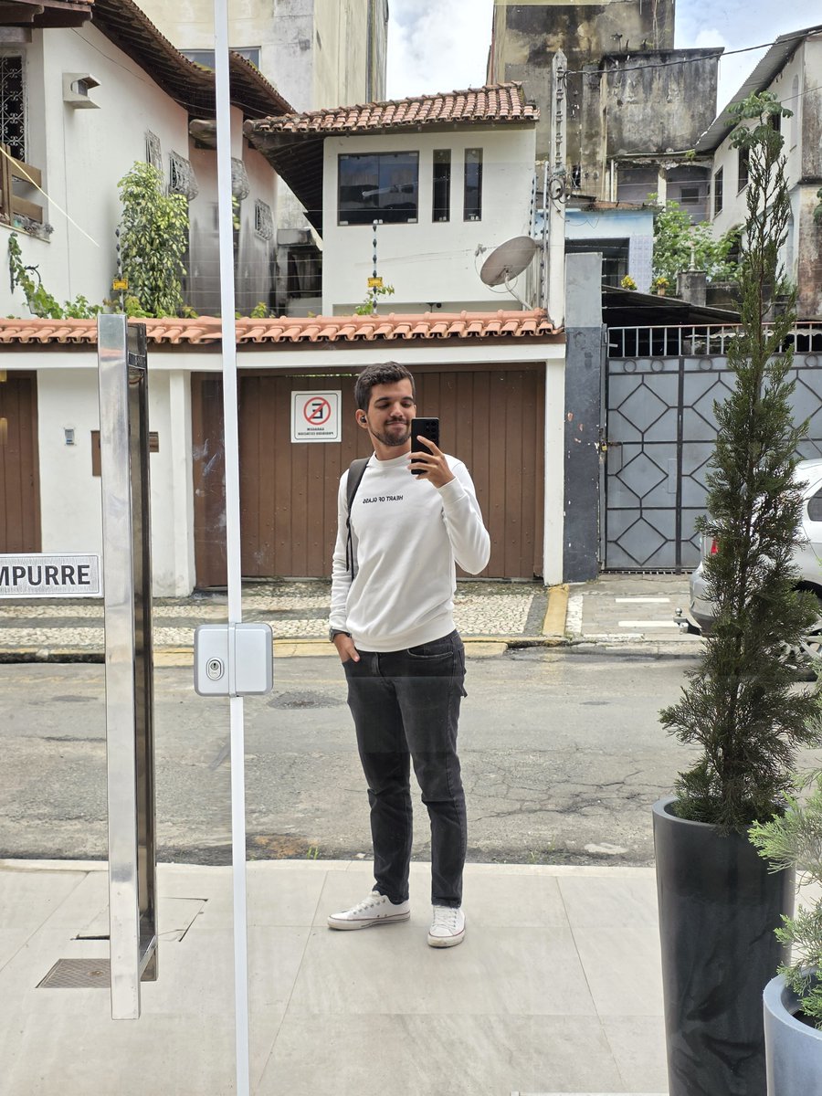 vinypb's tweet photo. Eu tô amando trabalhar sem farda pq estou me sentindo no Diabo Veste Prada usando todo dia um look diferente kkkkkk https://t.co/WEbw9OYAHJ