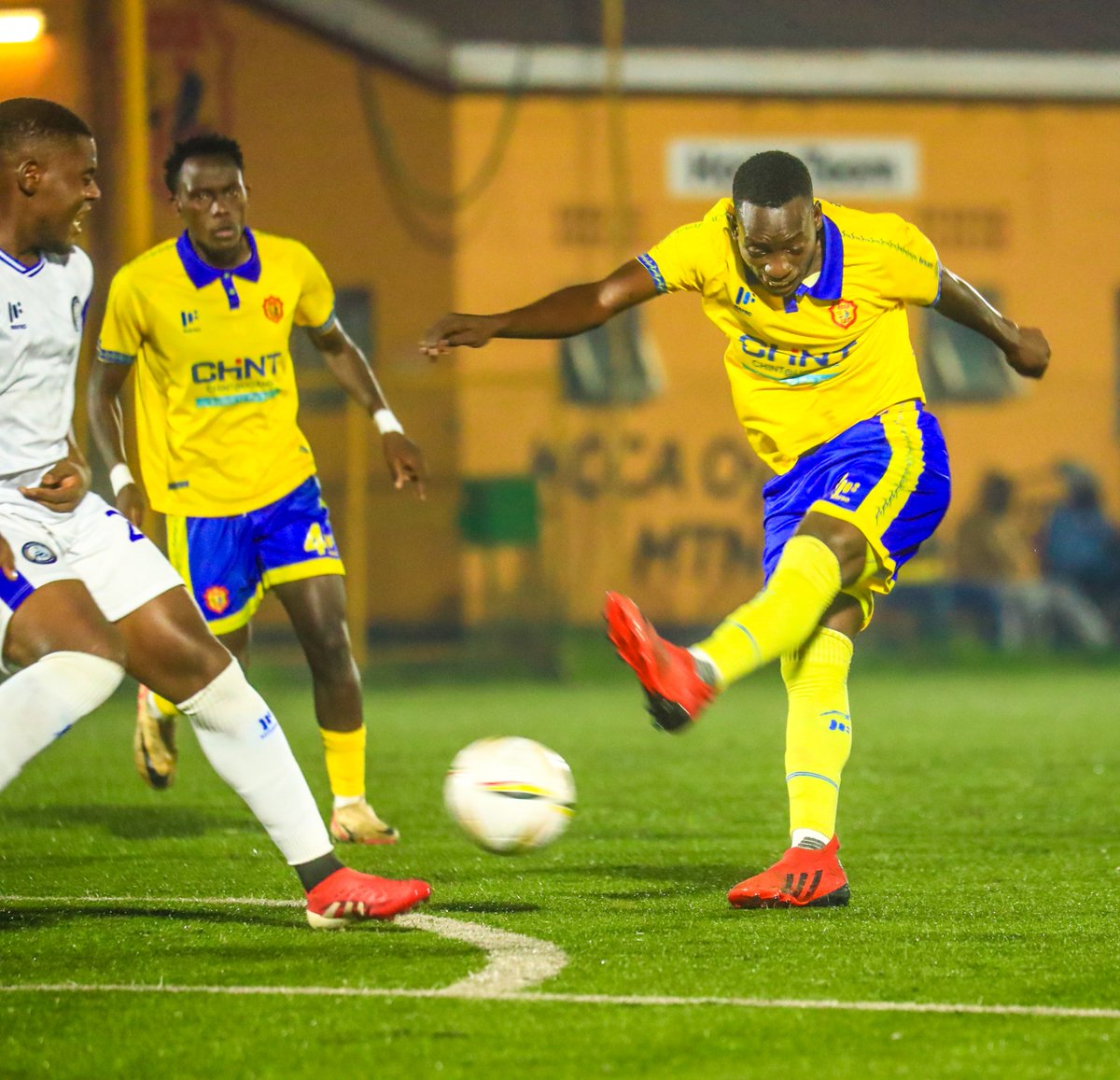 KCCAFC's tweet photo. Action as it unfolded

#KCCAFC #KCCAPOL #StarTimesUPL https://t.co/lIs7ycaJct