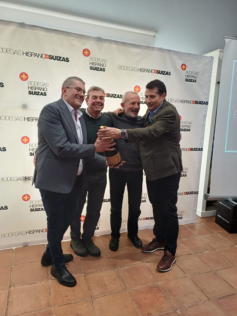 fernandotascon's tweet photo. La celebración del botillo de las bodegas  @HispanoSuizas es una gozada valenciano-berciana digna de disfrutar sin medida.

Gracias a nuestro anfitrión, @PabloOssorio por invitarnos a conocer una fiesta única https://t.co/abQzvXEa3I