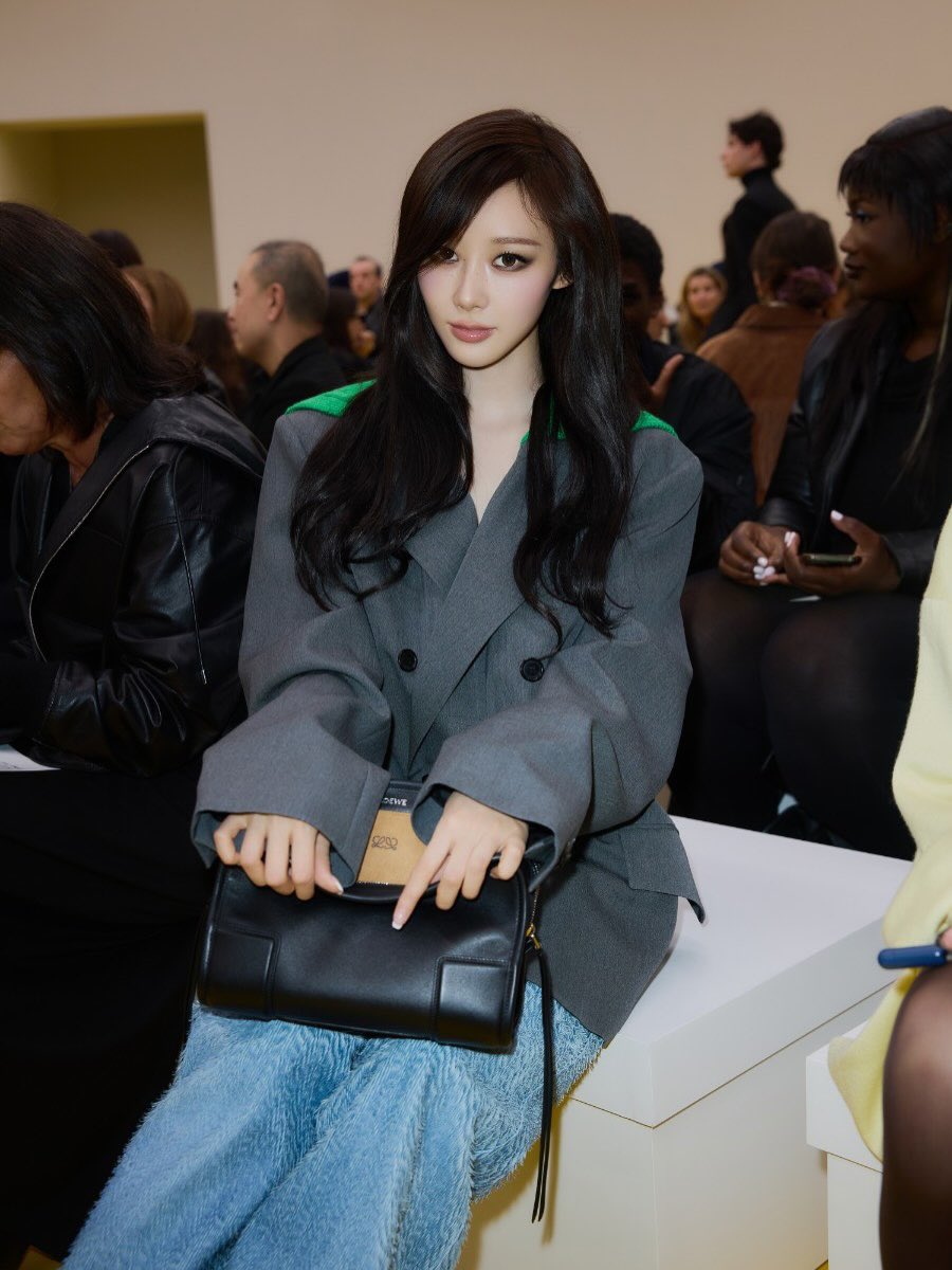 𝐝𝐚𝐢𝐥𝐲 𝐆𝐢𝐬𝐞𝐥𝐥𝐞 • tweet media