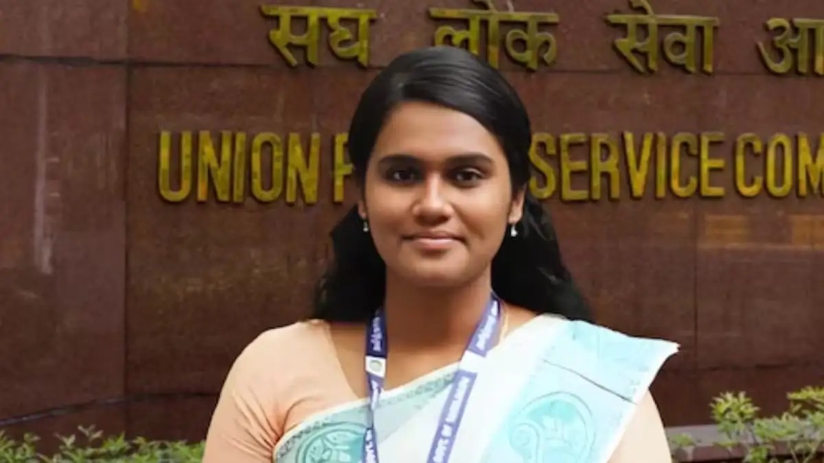 திண்டுக்கல் மாவட்ட ஆட்சியர் அலுவலகத்தில் துணை ஆட்சியராகப் பணியாற்றி வரும், மதுரை மாவட்டம் வாடிப்பட்டியைச் சேர்ந்த செல்வி.ராஜேஸ்வரி சுவி அவர்கள் 2025 ஆம் ஆண்டிற்கான யு.பி.எஸ்.சி. (UPSC) சிவில் சர்வீஸ் தேர்வில் அகில இந்திய அளவில் இரண்டாம் இடம் பெற்று நாட்டின் உயரிய நிர்வாகப்