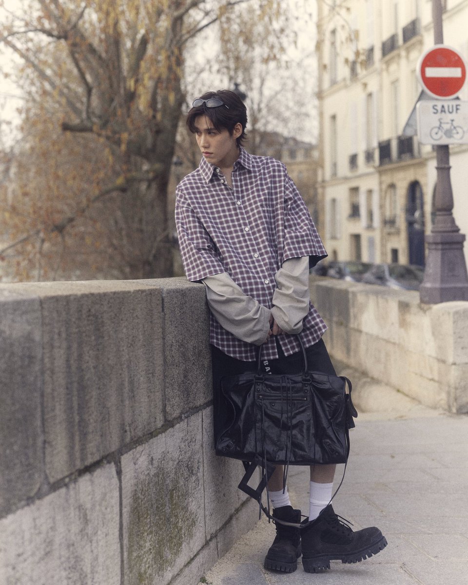 Fashion that doesn't ask for attention, it owns it. 📸 #BalenciagaWinter26xPPKrit

PP KRIT X BALENCIAGA WINTER 26
#BalenciagaWinter26Show 
#Balenciaga #PFW 
#PPKritt
-----

​แบรนด์แอมบาสเดอร์คนสำคัญ พีพี กฤษฏ์ อำนวยเดชกรปรากฏตัวในโททัลลุคของ Balenciaga ที่กรุงปารีส ก่อนร่วมชมโชว์