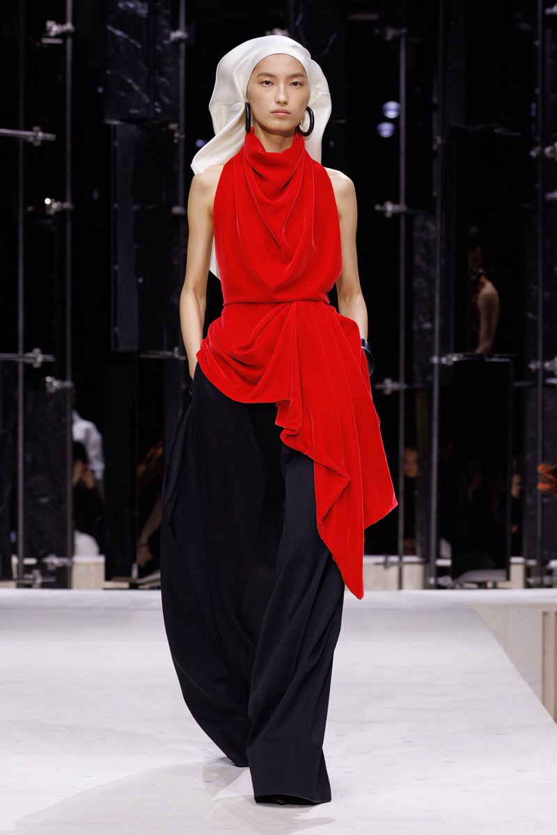 itgirlbackup's tweet image. Everything about this look...from headpiece to pants...#needit