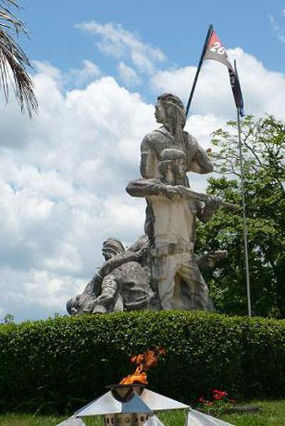 Inmenso el Tercer Frente Oriental Mario Muñoz Monroy, allí se erige el monumento que perpetúa la memoria de héroes y mártires y es todo un símbolo para los habitantes de Santiago de Cuba.
<a href="/MTSS_CUBA/">MTSS CUBA</a> <a href="/JesusOtamendiz/">Jesús Otamendiz Campos</a> <a href="/IsraelA97520431/">Israel Antonio Riveron Sánchez</a> <a href="/lixgiana/">Lixgiana Alvarez</a>