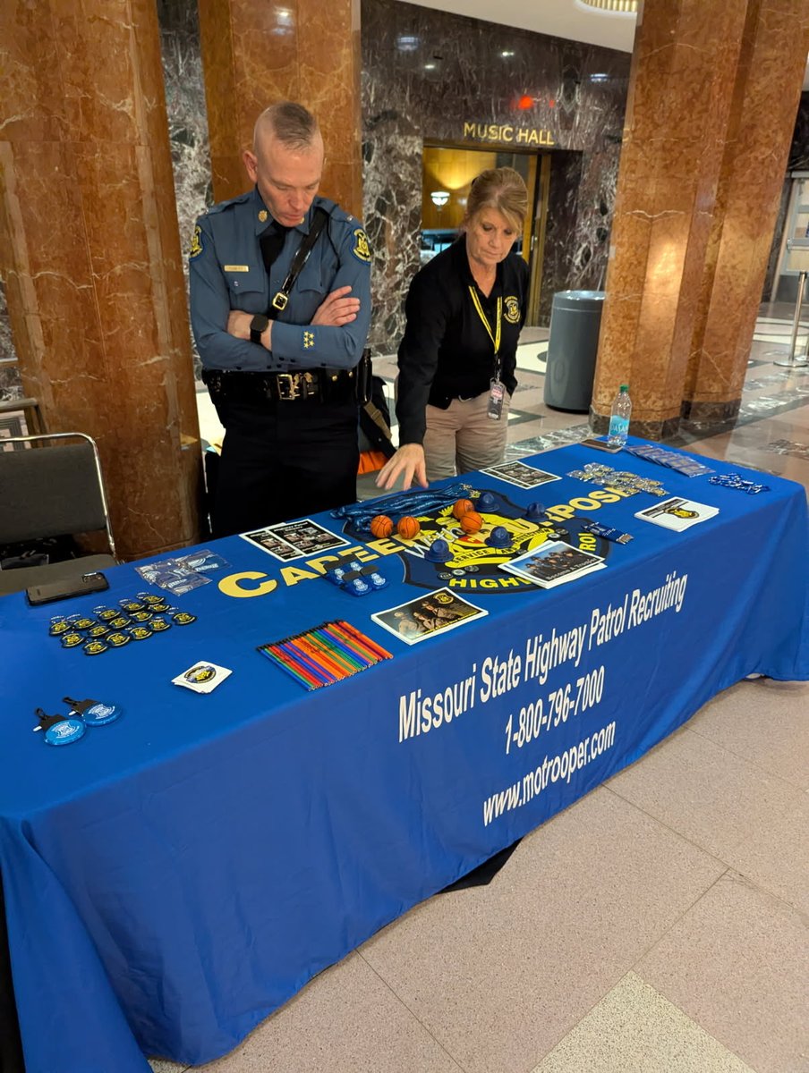MIAA_Racy's tweet photo. Proud of our new @TheMIAA and @TheMIAANetwork partnership with @MSHPTrooperH — a rewarding and exciting career is available to our MIAA College Graduates at the Mo State Highway Patrol!
#ServiceCareer #BringYourAGame https://t.co/KDN1ZYuP5k