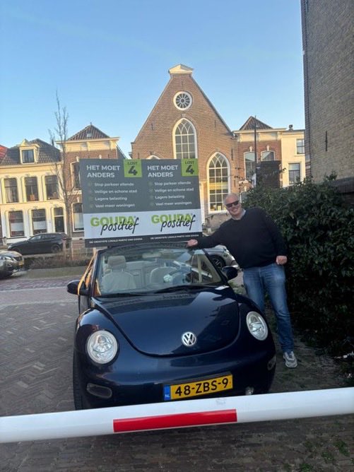 DitiszoGouds's tweet photo. Campagne voeren in een cabrio… @GoudaPositief @GemeenteGouda #goudapositief #gemeenteraadsverkiezingen2026 #gemeentegouda https://t.co/uXOe28Sdzw