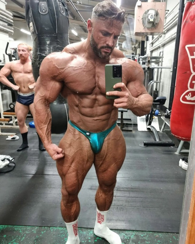 Posing Trunks tweet media