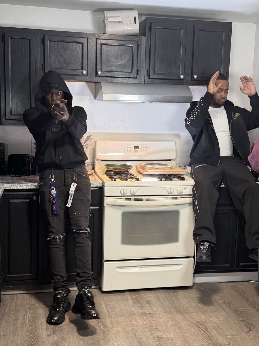 gblow800's tweet photo. Peezy Dis…Peezy That🤦🏾‍♂️ Pussc I jus did a Song With Peezy⛹🏾‍♂️‼️ https://t.co/OSzHUHpway
