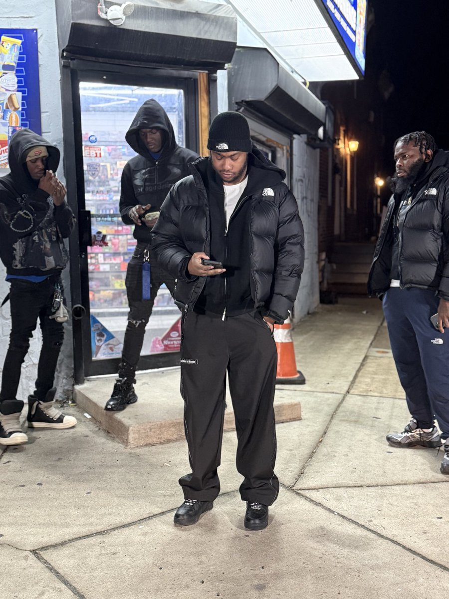 gblow800's tweet photo. Peezy Dis…Peezy That🤦🏾‍♂️ Pussc I jus did a Song With Peezy⛹🏾‍♂️‼️ https://t.co/OSzHUHpway