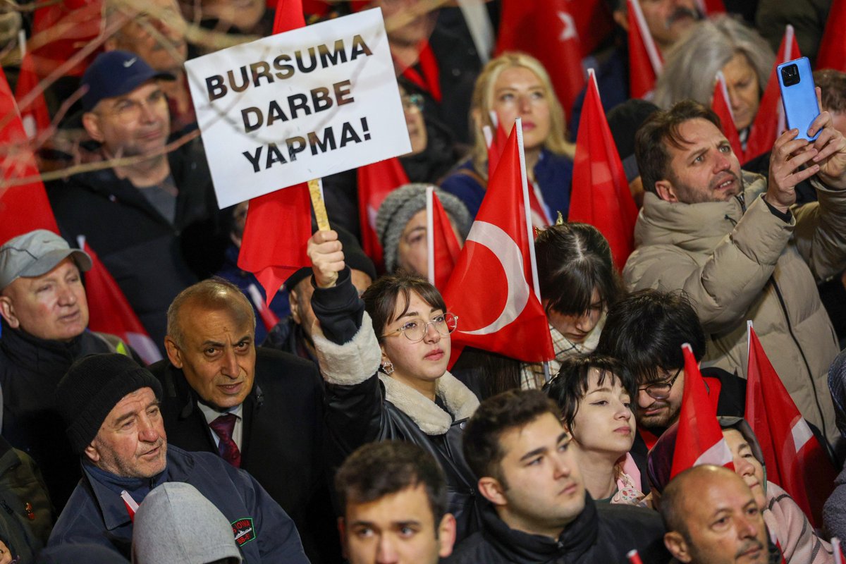 Eğer zalim olmak istiyorsanız,
Size bir Bolu Beyi, bir de tüfek gerek.

Ama kahraman olmak istiyorsanız;
Size bir Köroğlu, bir Kırat, arkasında da millet gerek!

Evladına, Tanju Başkanımıza sahip çıkan yiğitler diyarı Bolu’ya selam olsun!