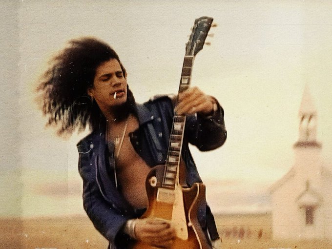 TheExtremeMusi1's tweet image. Do you actually like Slash???